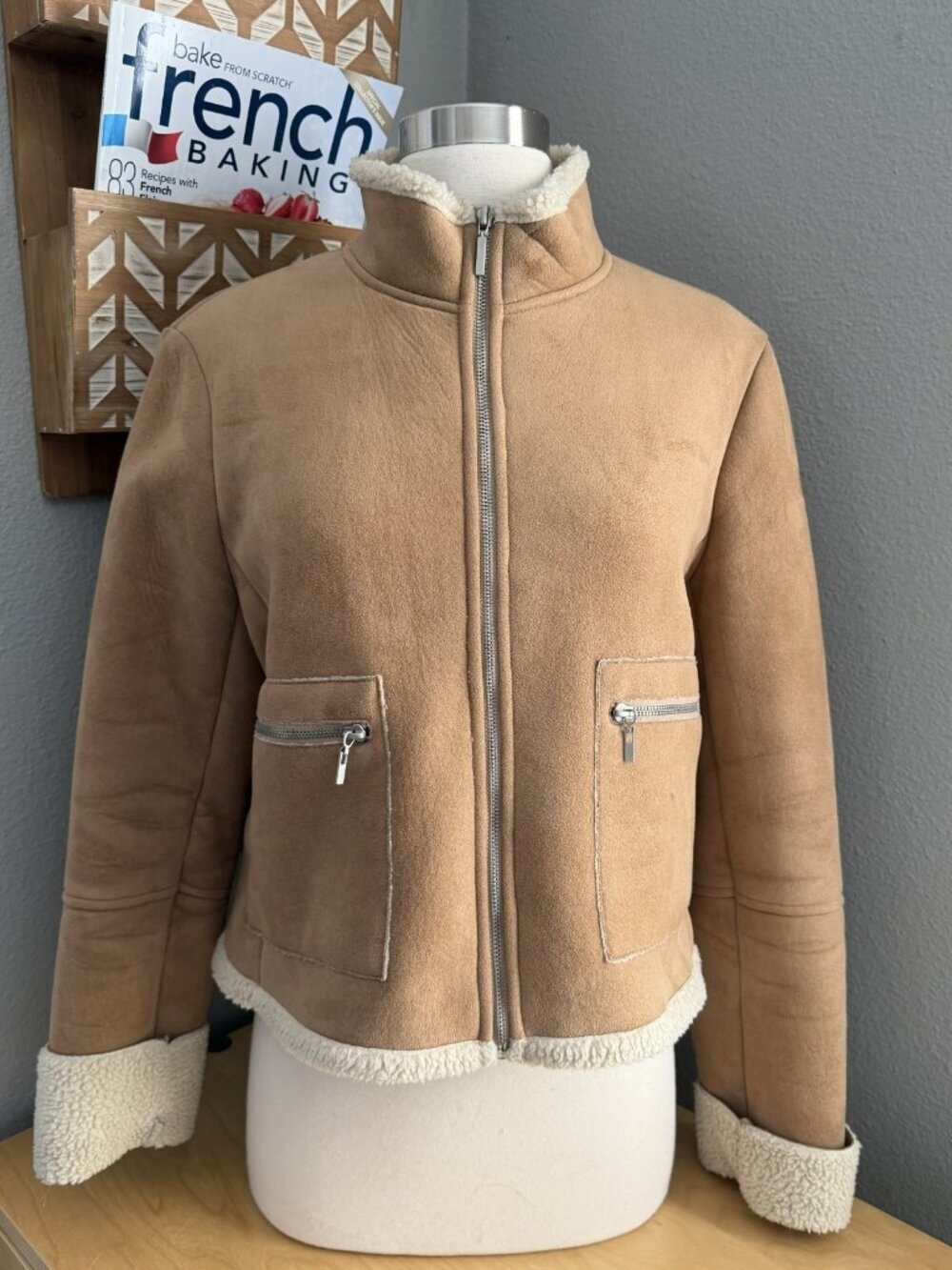 Jones New York Jacket Women's size M Beige Faux Suede Sherpa Lined Penny Lane